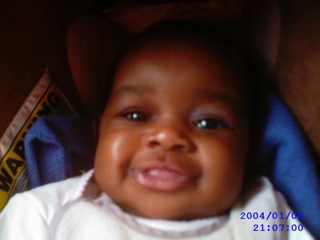 mon bébé en traine de rire bissou jlador 